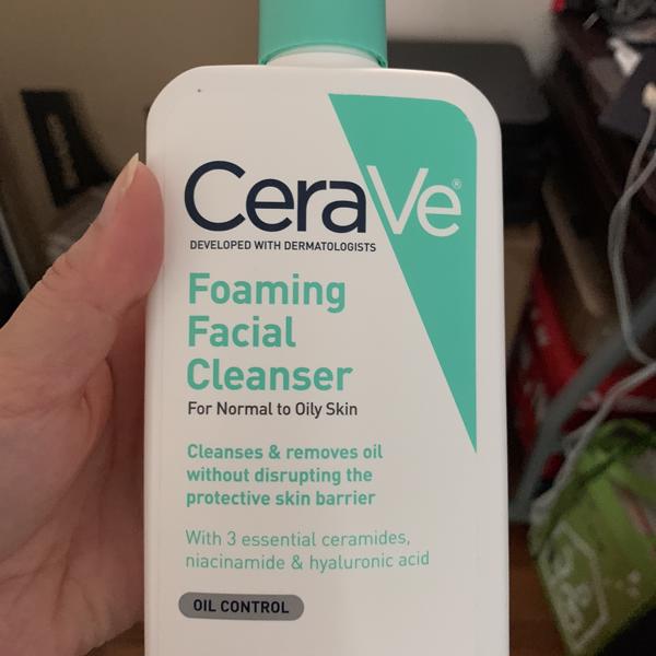 غسول CeraVe للبشرة الدهنية لعلاج حب الشباب CeraVe Acne Foaming Cream Cleanser
